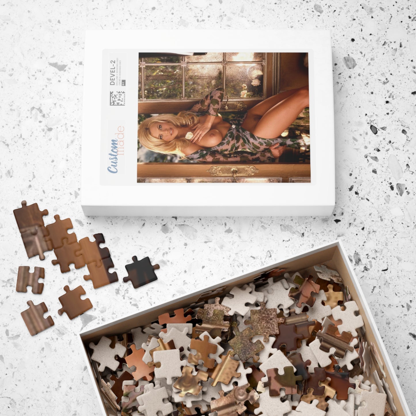 Puzzle (110, 252, 500, 1014-piece) Playboy Playmate July 1998 Lisa Dergan