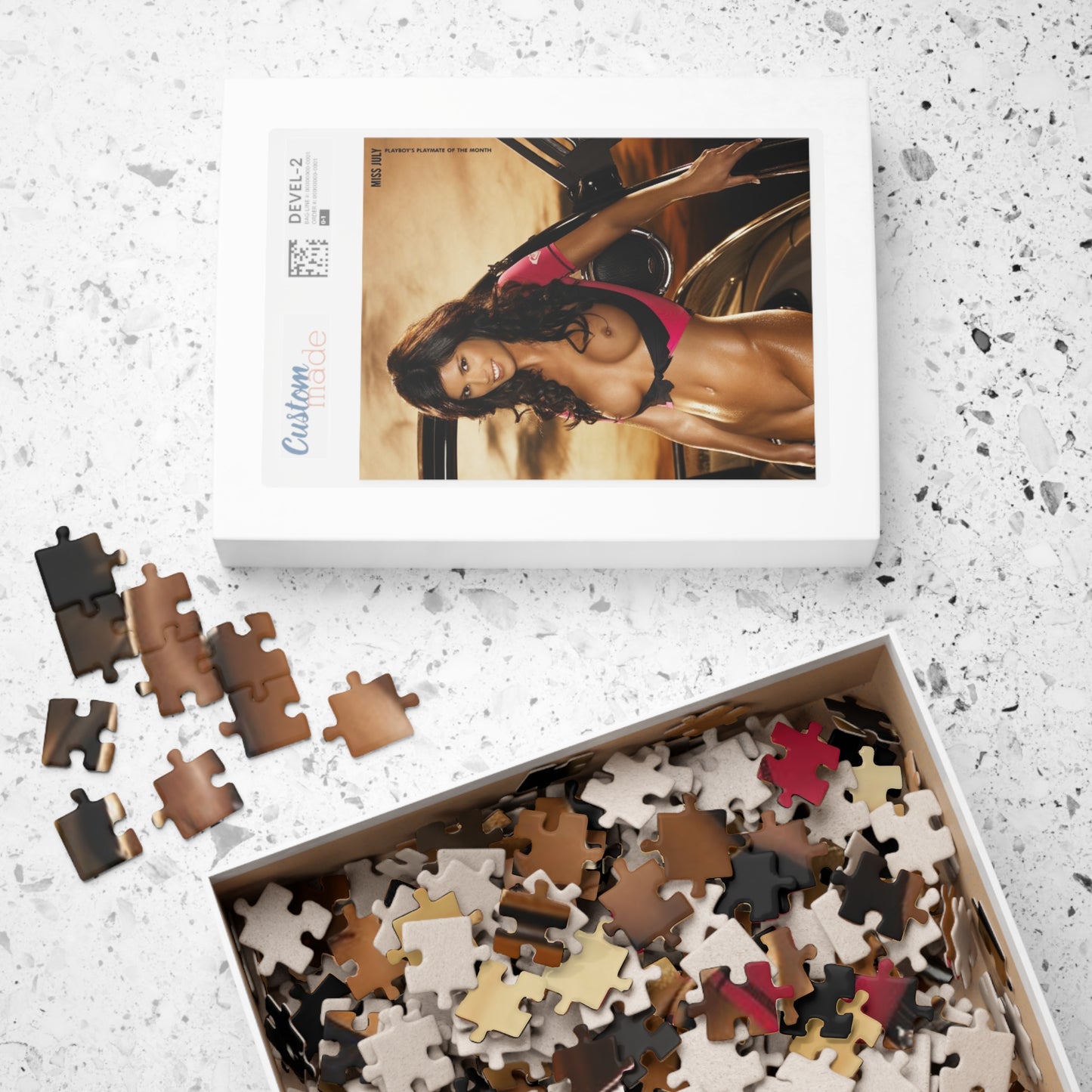 Puzzle (110, 252, 500, 1014-piece) Playmate July 2008 Laura Croft