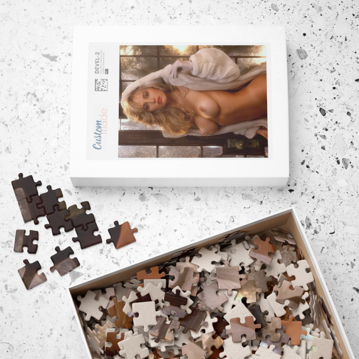 Puzzle (110, 252, 500, 1014-piece) Playboy Playmate January 1992 Suzi Simpson