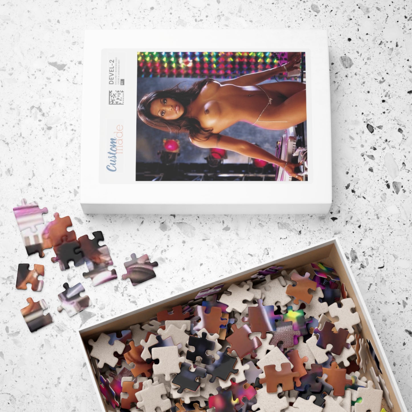 Puzzle (110, 252, 500, 1014-piece) Playboy Playmate January 2002 Nicole Narain
