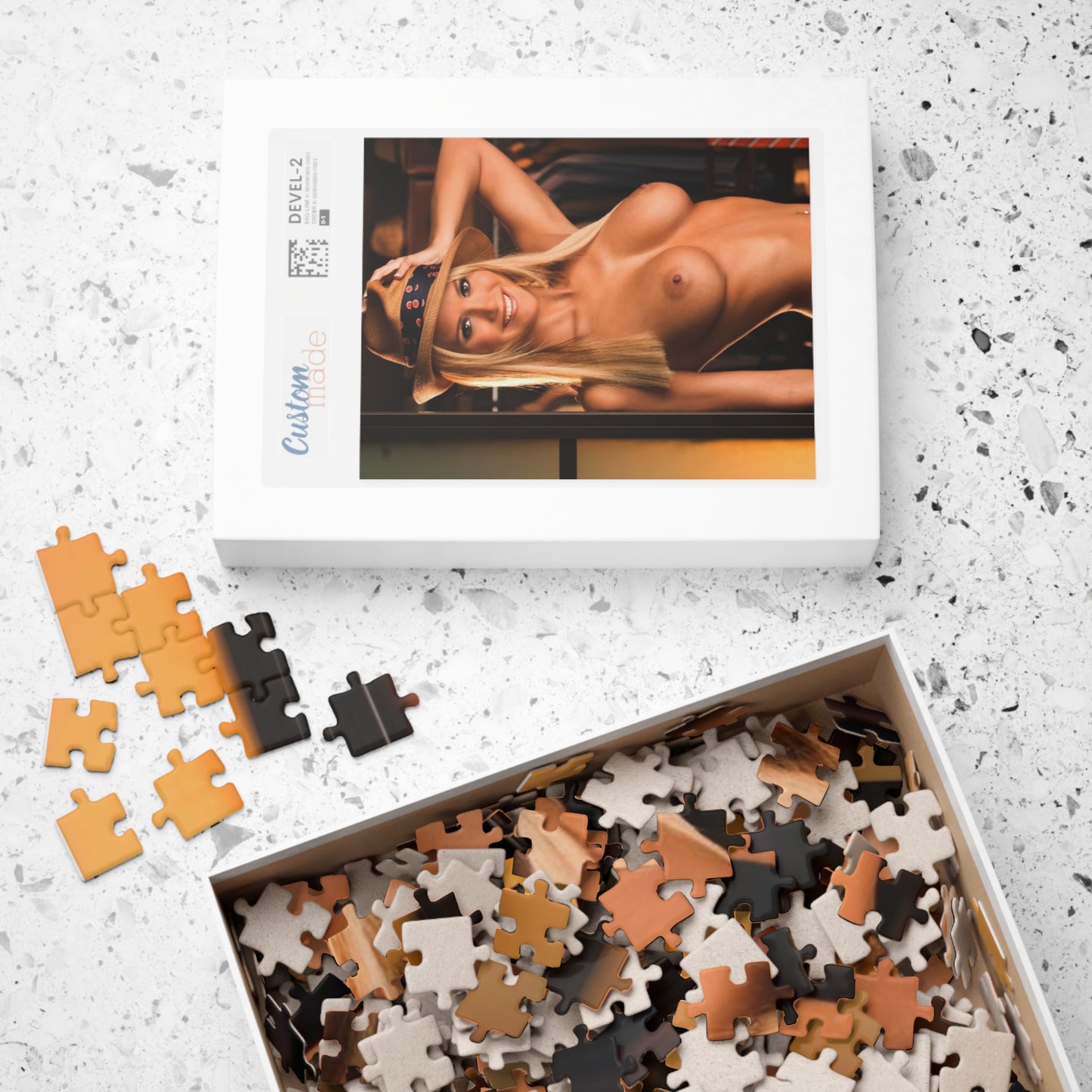 Puzzle (110, 252, 500, 1014-piece) Playmate November 2007 Lindsay Wagner