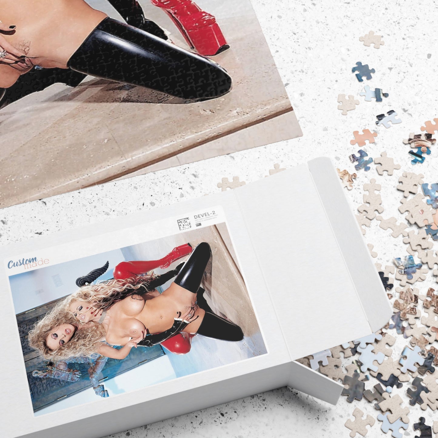 Puzzle (110, 252, 520, 1014-piece) Jenna Jameson and Janine Lindenmulder
