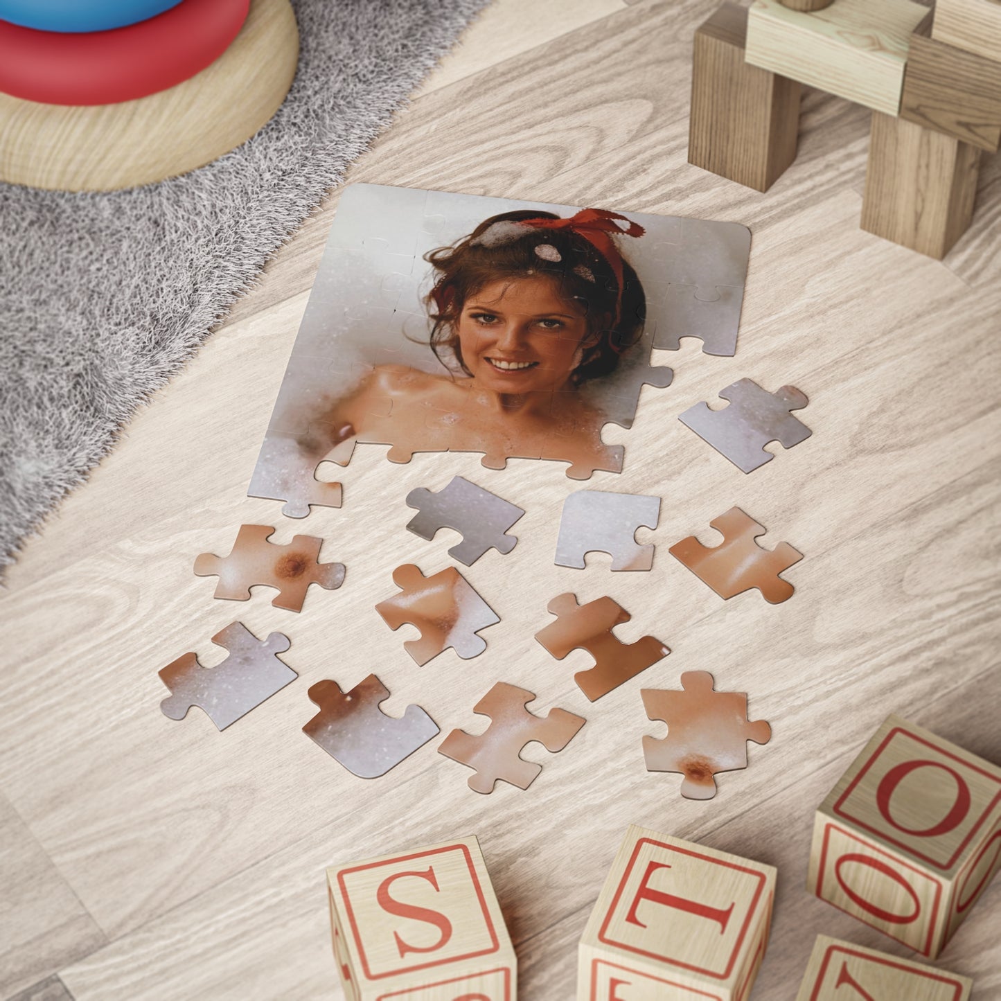 Puzzle, 30-Piece Playboy Playmate June 1972 Debbie Davis