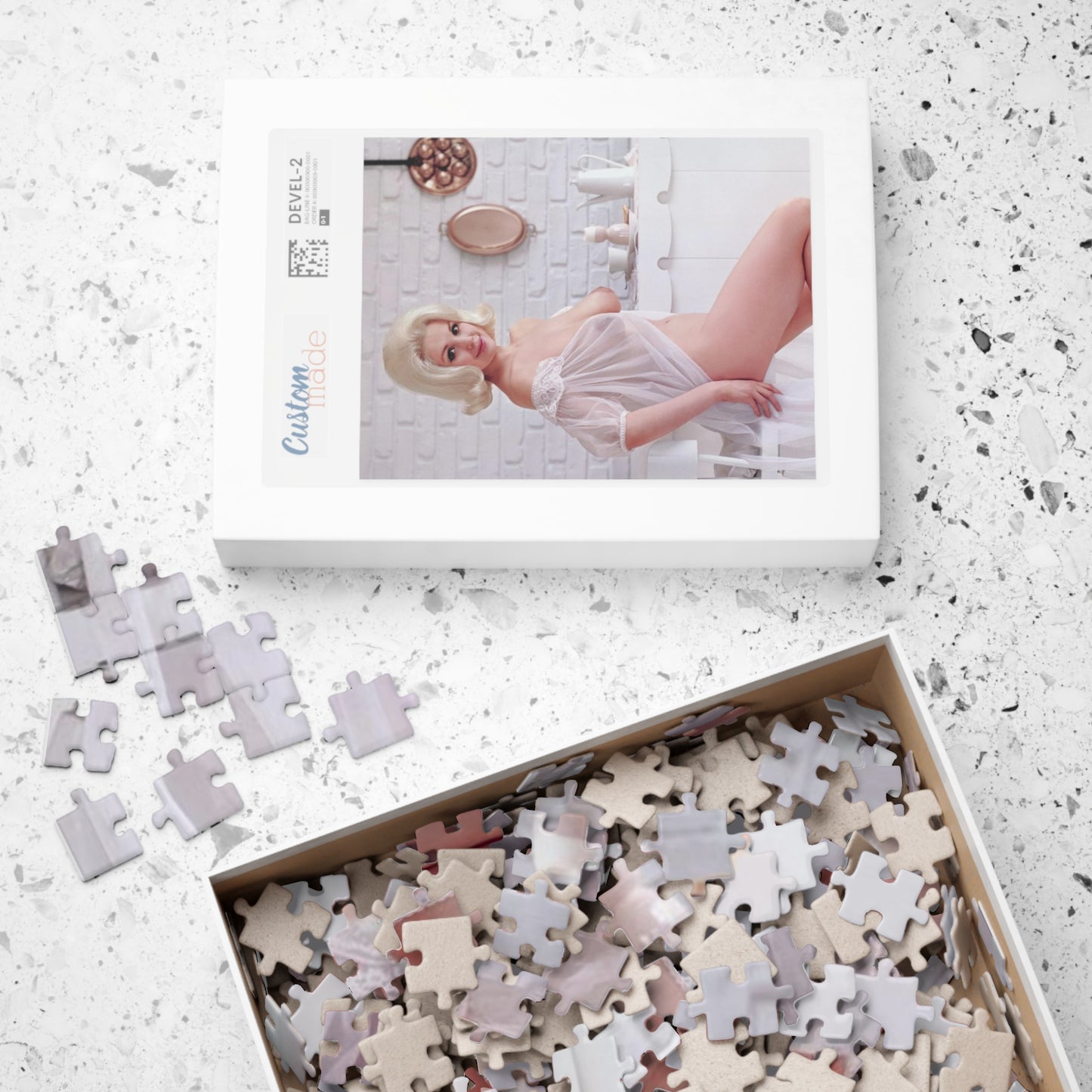 Puzzle (110, 252, 500, 1014-piece) Playboy Playmate August 1962 Jan Roberts
