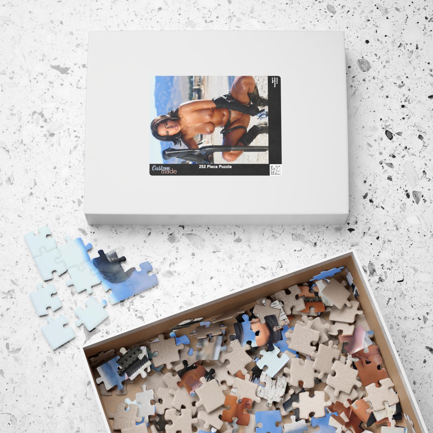 Puzzle (110, 252, 520, 1014-piece) Sexy Nude Girl with Guns
