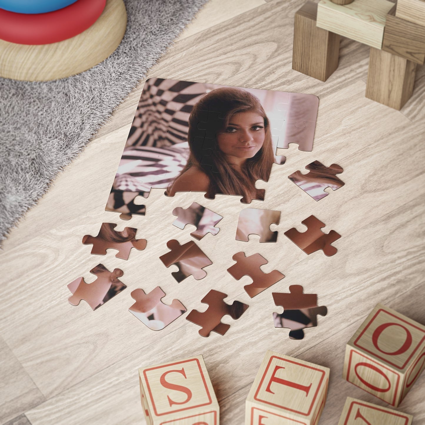 Puzzle, 30-Piece Playboy Playmate December 1968 Cynthia Myers