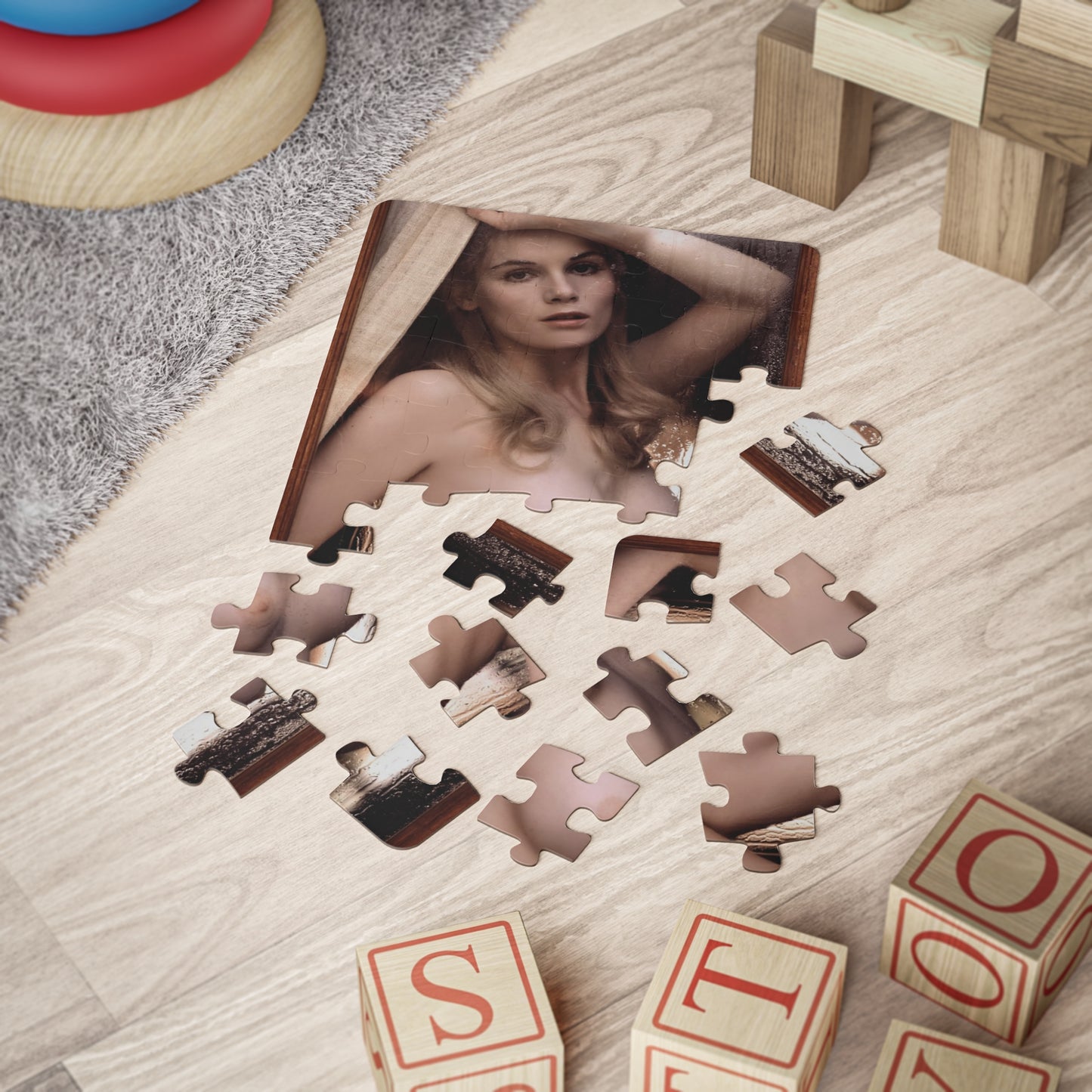 Puzzle, 30-Piece Playboy Playmate April 1972 Vicki Peters