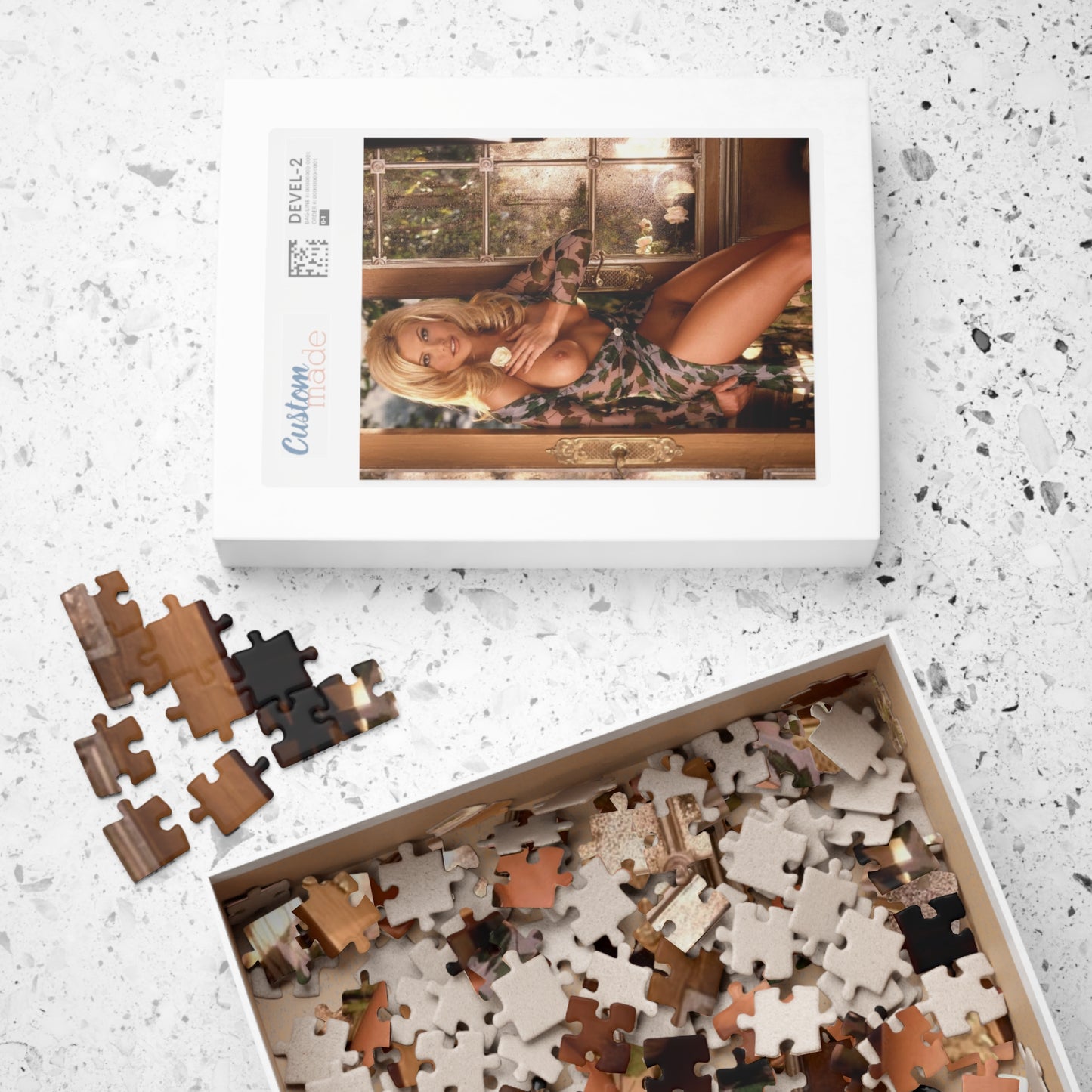 Puzzle (110, 252, 500, 1014-piece) Playboy Playmate July 1998 Lisa Dergan