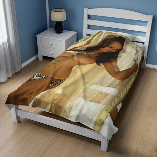 Velveteen Plush Blanket Holly Peers Nude