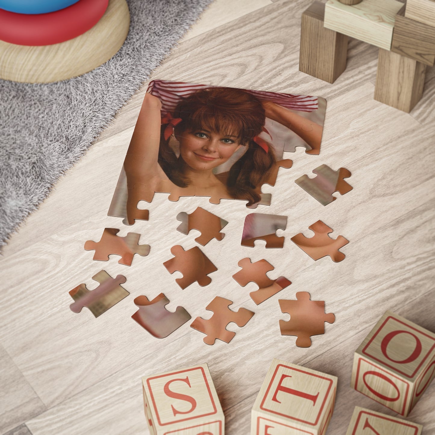 Puzzle, 30-Piece Playboy Playmate February 1969 Lorrie Menconi