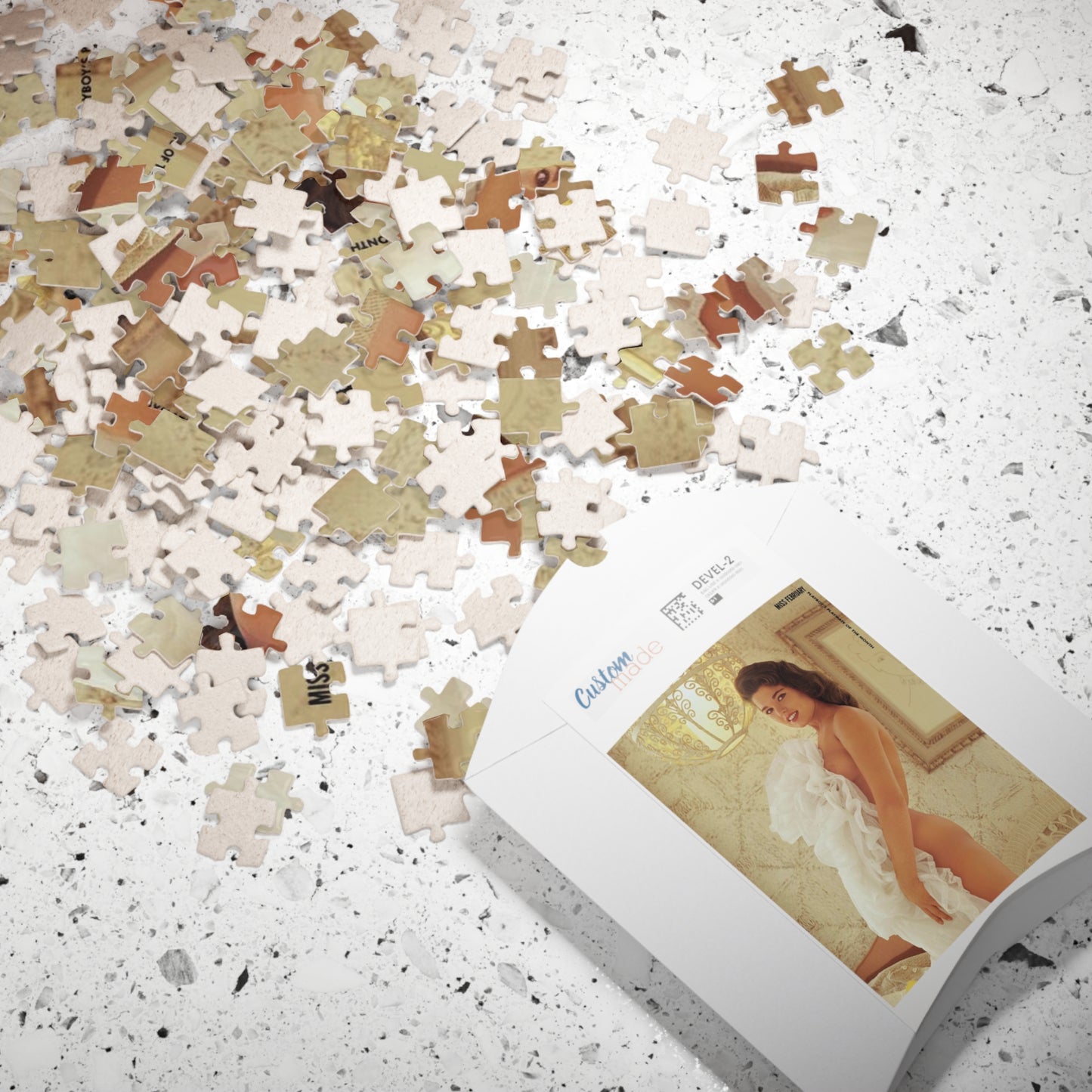 Puzzle (110, 252, 500, 1014-piece) Playboy Playmate February 1960 Susie Scott