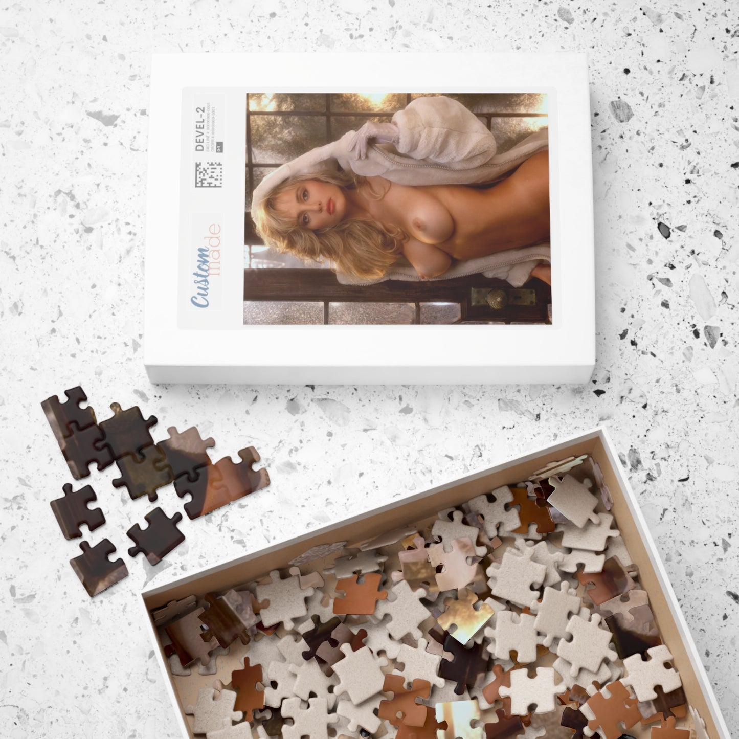 Puzzle (110, 252, 500, 1014-piece) Playboy Playmate January 1992 Suzi Simpson